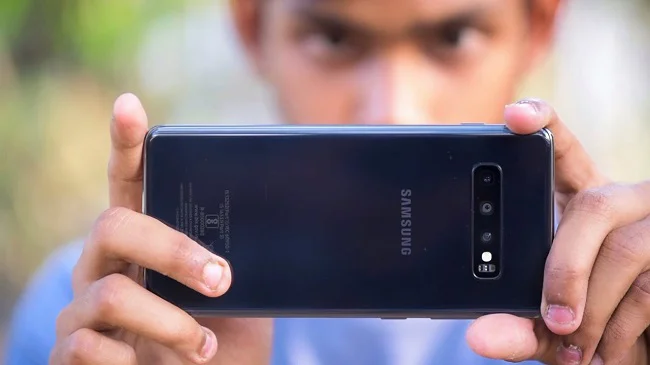 مقایسه Mi 9 شیائومی یا S10 سامسونگ مقایسه Mi 9 شیائومی یا S10 سامسونگ